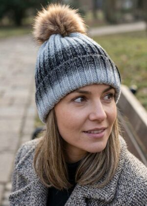 Bonnet Adulte gris pompon en laine
