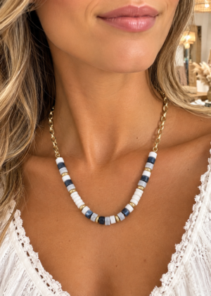Collier en maille avec céramique et coquillage noir