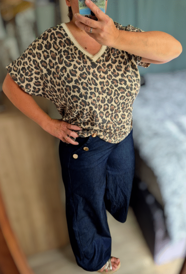 Jean Femme ample 3 boutons décoratifs – Confort et Style