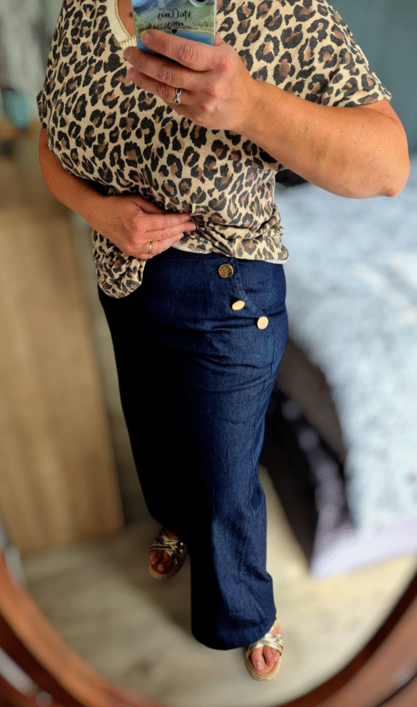 Jean Femme ample 3 boutons décoratifs – Confort et Style