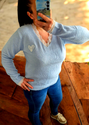 Pull Femme Bleu ciel avec dentelle détail coeur