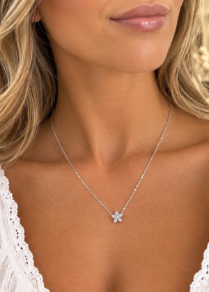 Collier fleur scintillant argenté