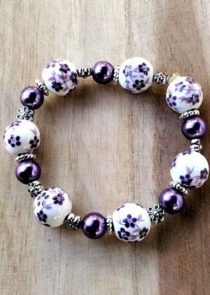 ​Bracelet Artisanal en Perles de Céramique Fleurie et Perles Nacrées Violettes