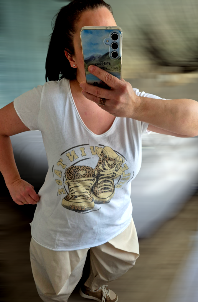 T-shirtFemme Blanc Coupe Loose "I Love Vintage" Imprimé Baskets Léopard