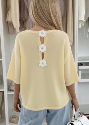 Pull Jaune Col V - Dos Ouvert avec Fleurs Bijoux